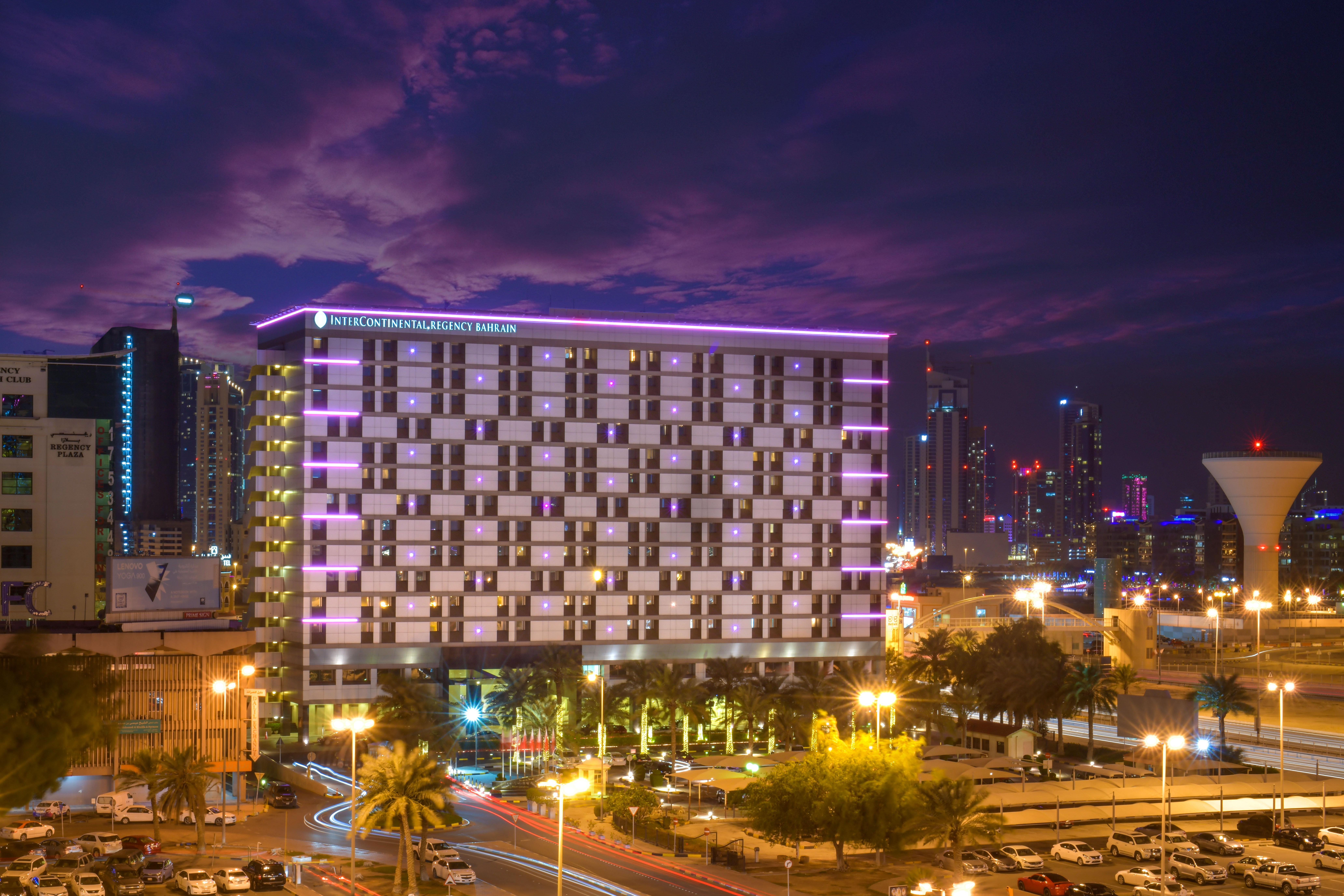 Intercontinental Bahrain, An Ihg Hotel Al Manamah Esterno foto The hotel at night