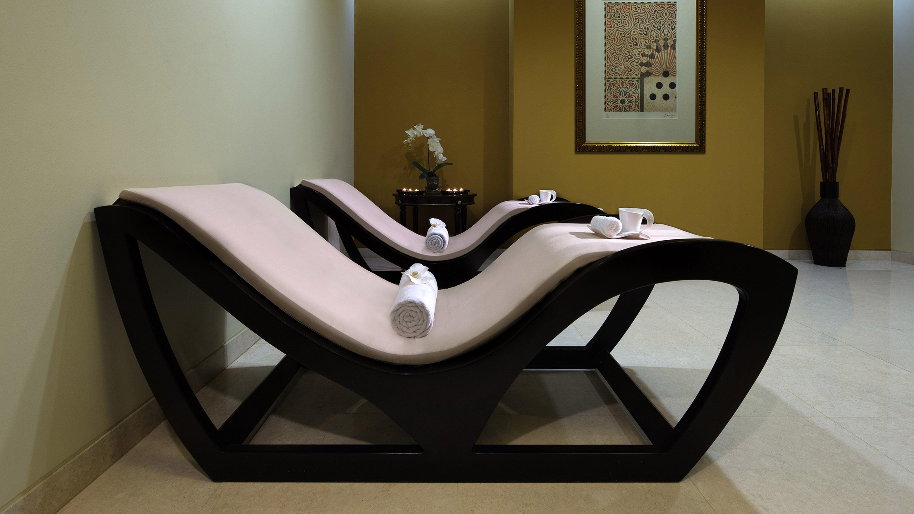 Intercontinental Bahrain, An Ihg Hotel Al Manamah Esterno foto A massage bed