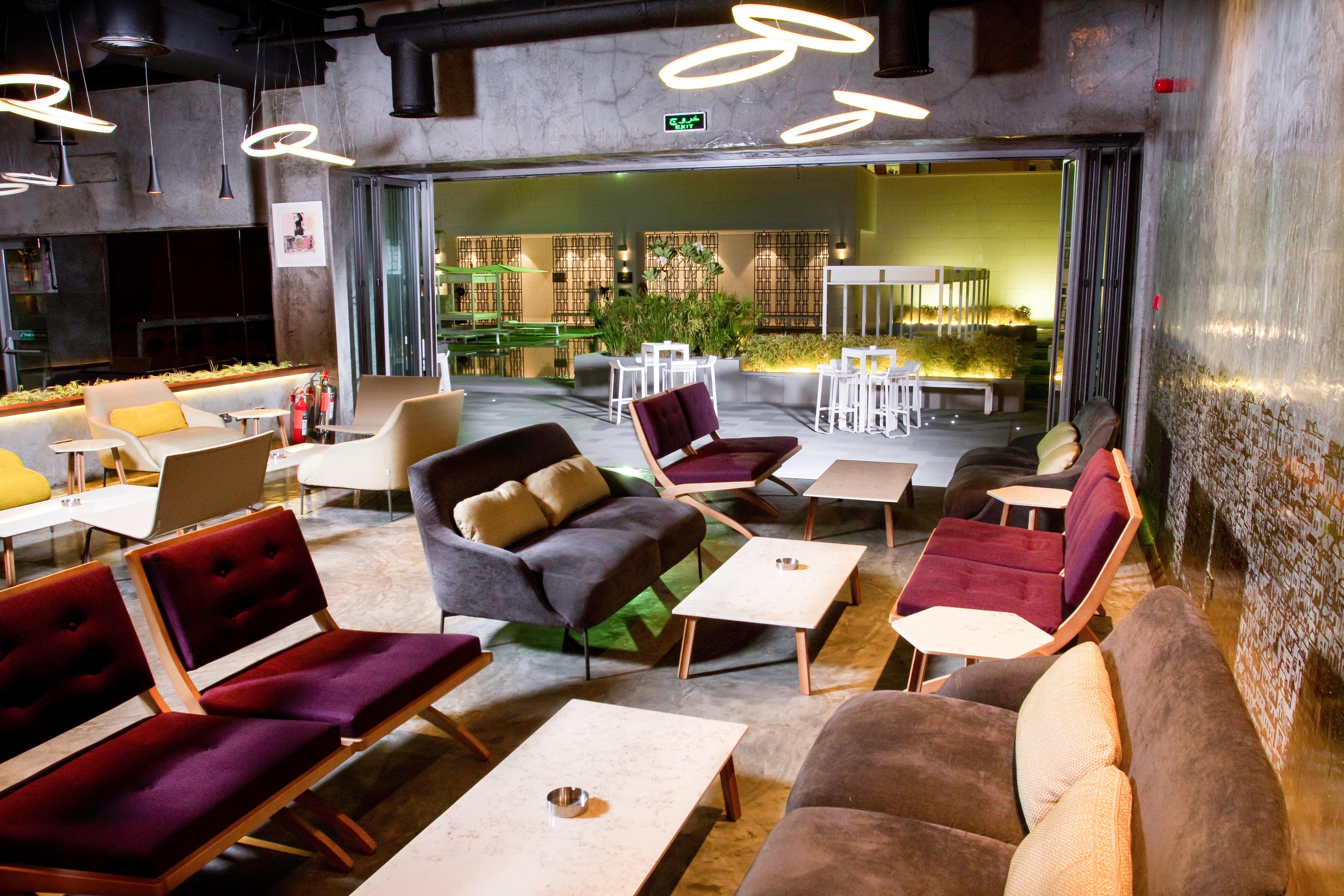 Intercontinental Bahrain, An Ihg Hotel Al Manamah Esterno foto Interior of a typical café in Beijing