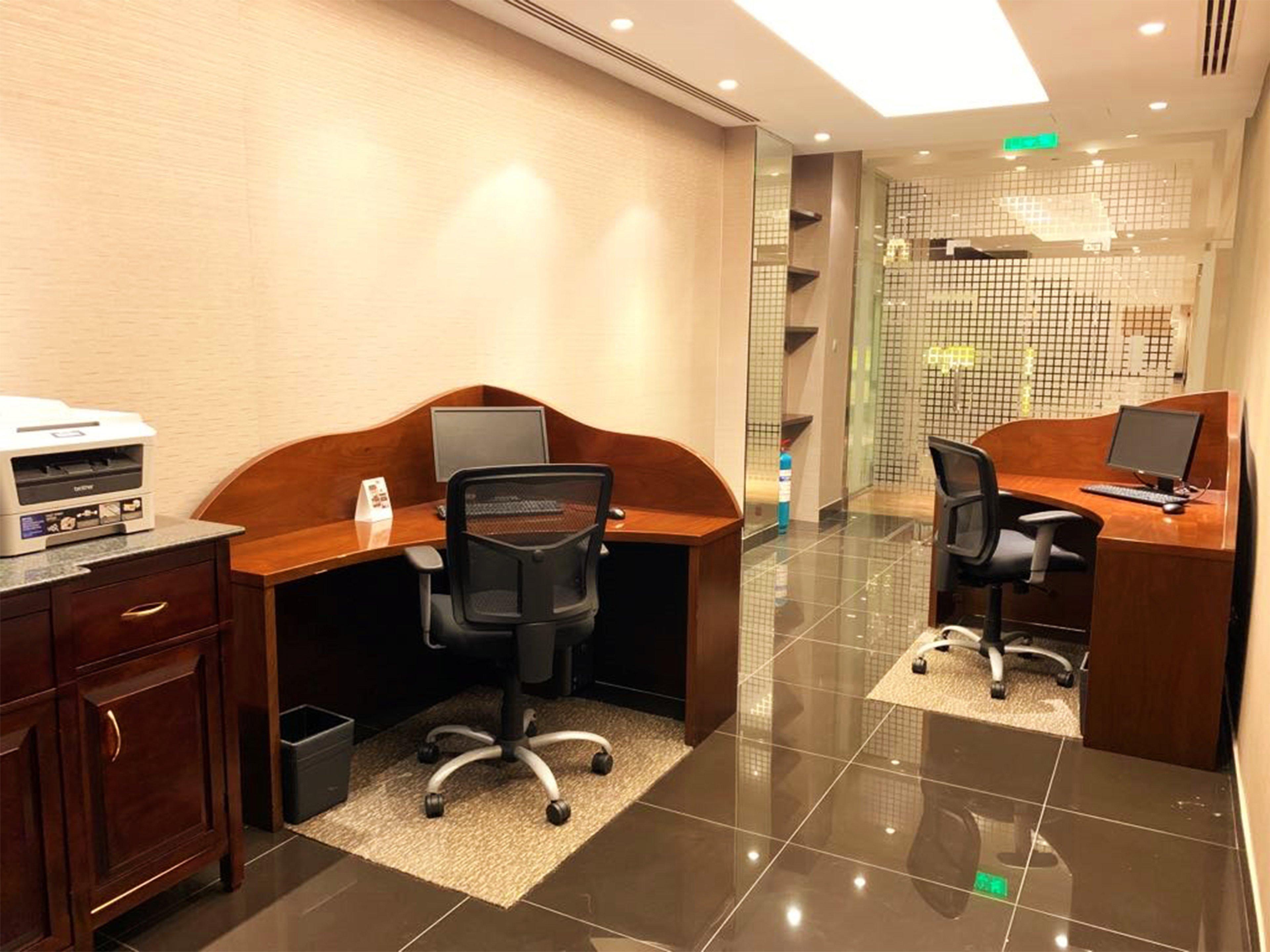 Intercontinental Bahrain, An Ihg Hotel Al Manamah Esterno foto The Business Center at the hotel