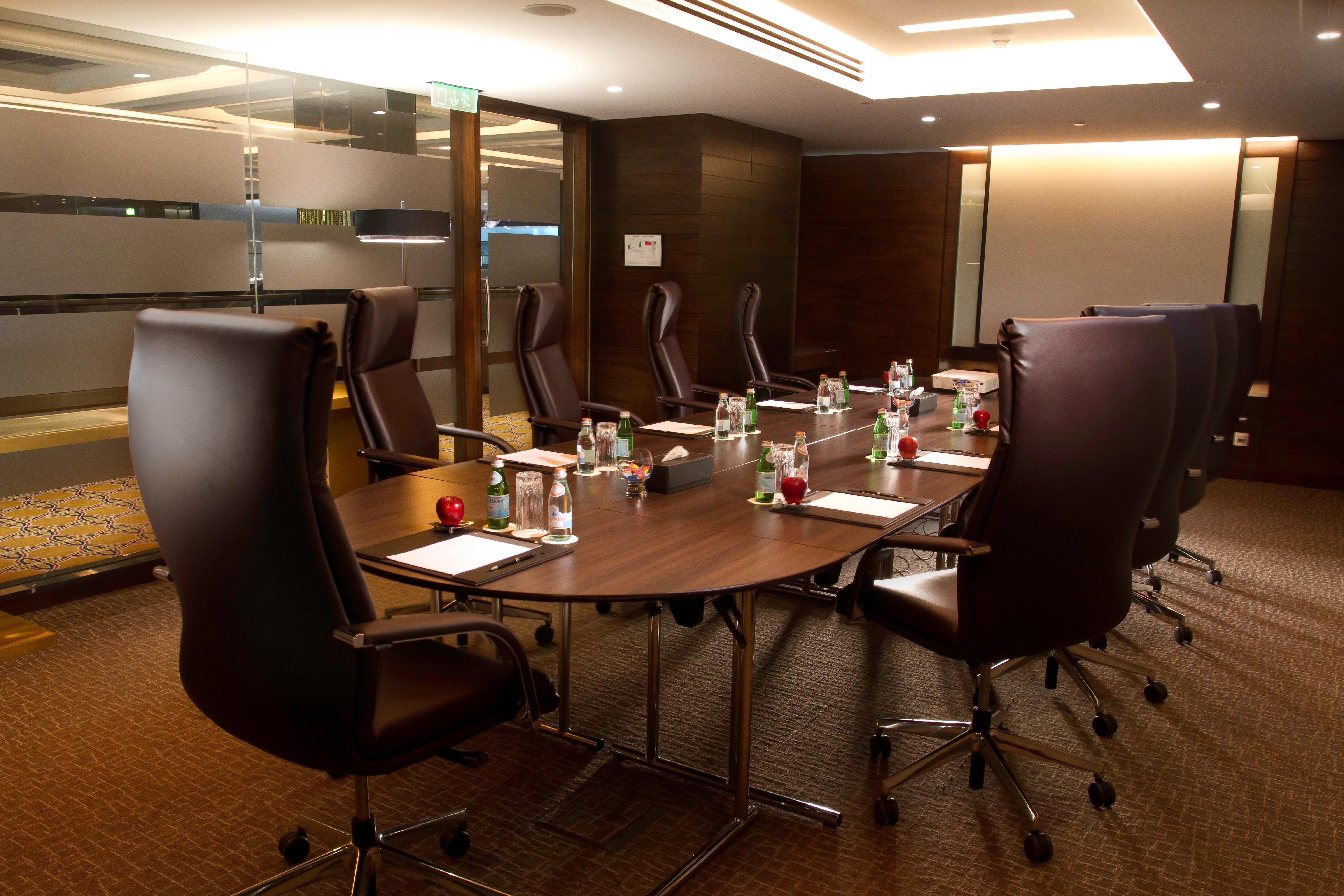 Intercontinental Bahrain, An Ihg Hotel Al Manamah Esterno foto A boardroom at a hotel