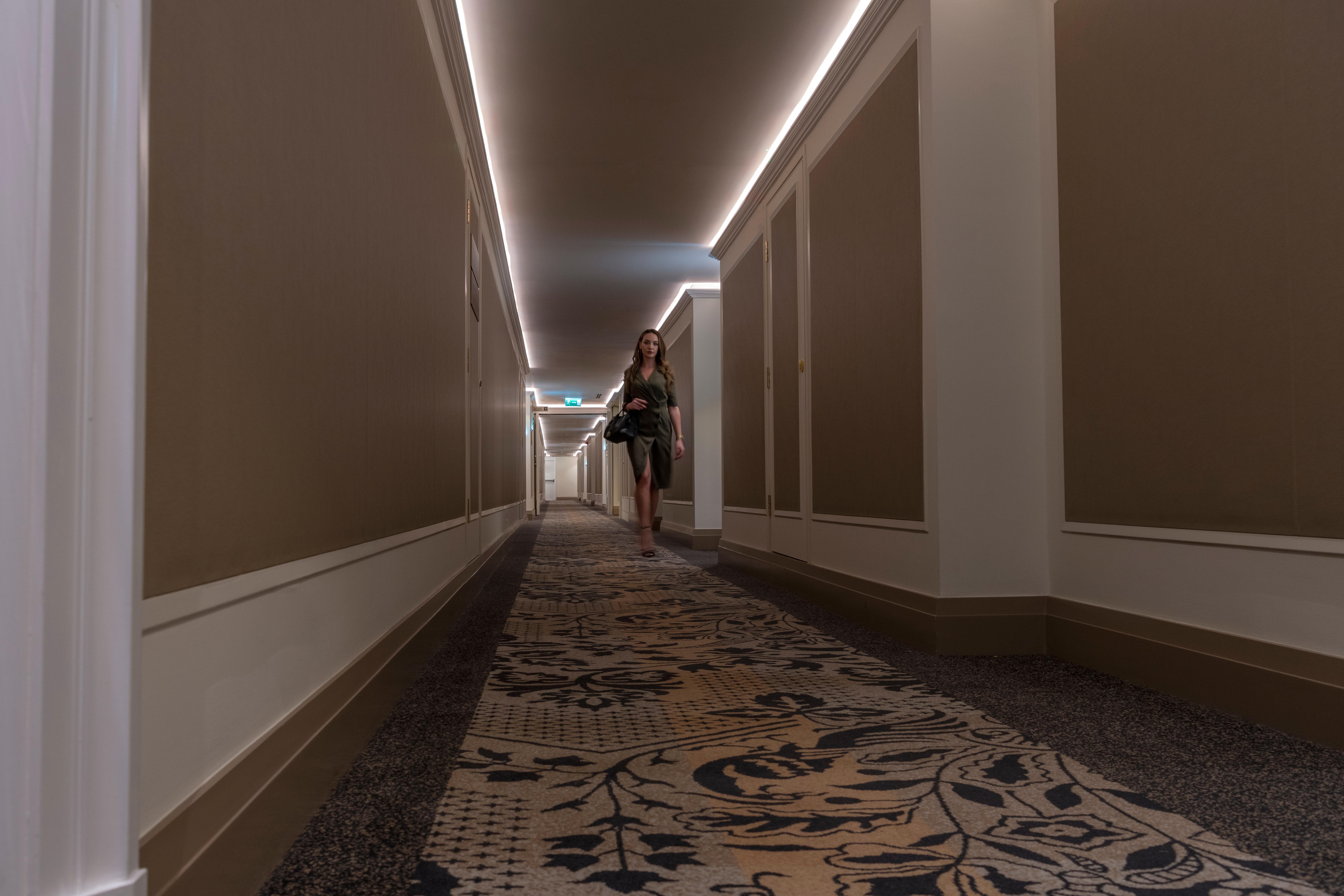 Intercontinental Bahrain, An Ihg Hotel Al Manamah Esterno foto A corridor at the hotel